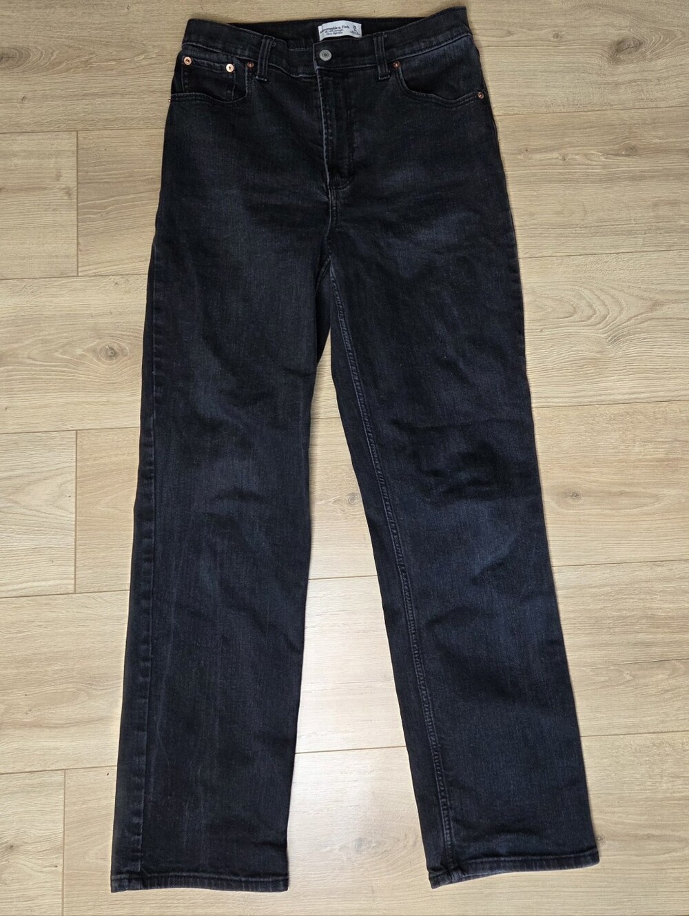 Abercrombie & Fitch The ’90s Straight Ultra High Rise Black Jeans Size 29 / 8R